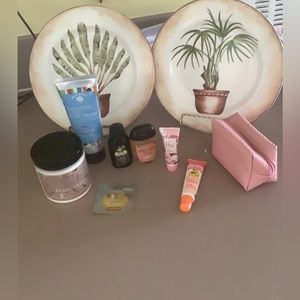 Beauty supplies bundle (8) pieces zipper bag included it’s pink lotion. 🌸🌸